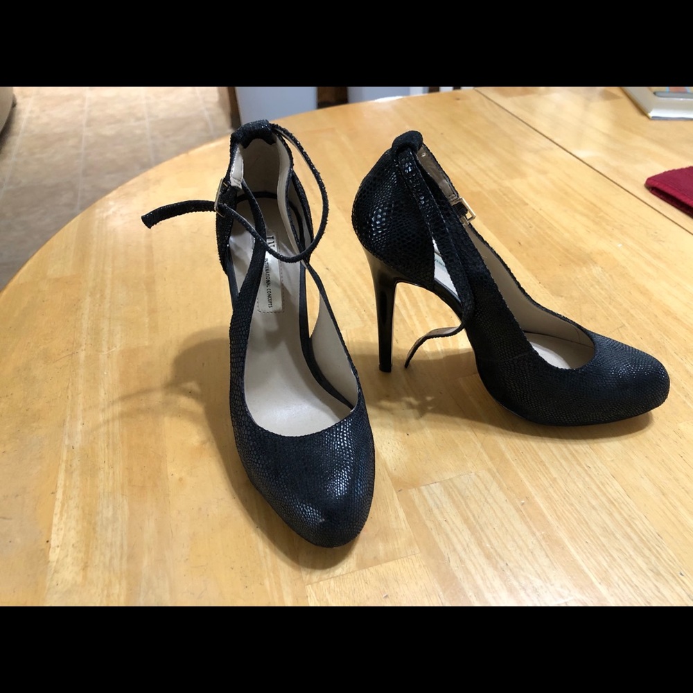 INC Black strappy pumps